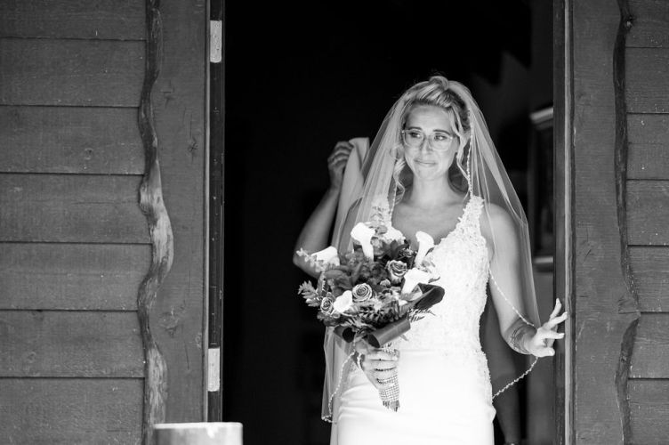 photo-mariage-premier-regard-sur-la-mariee