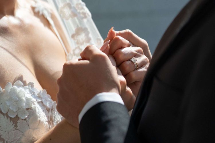 detail-mains-couple-mariage