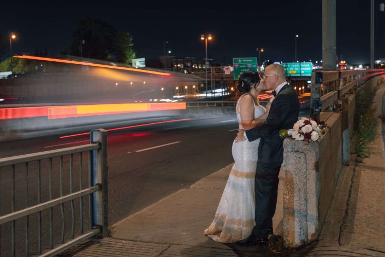 photo-mariage-couple-nocturne-urbain