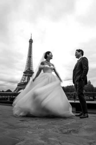 photo-mariage-destination-paris-noir-et-blanc