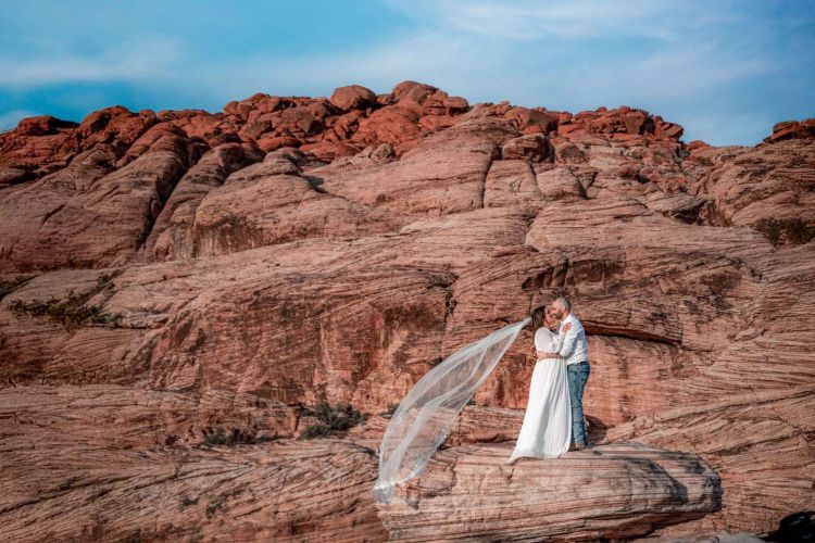 regard-amoureux-couple-mariage-destination-prestige