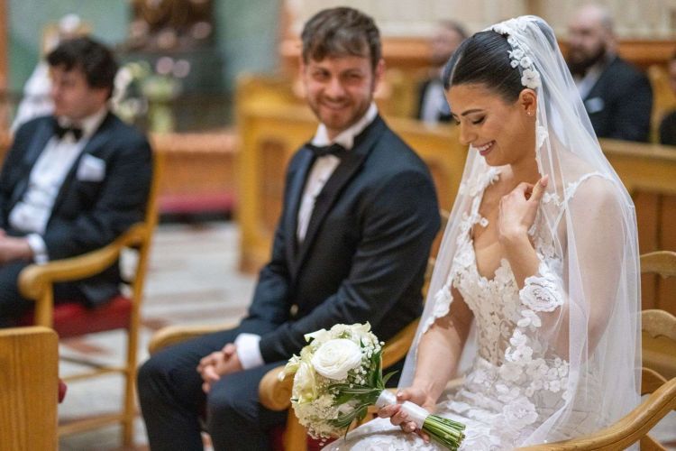 regard-complice-maries-autel