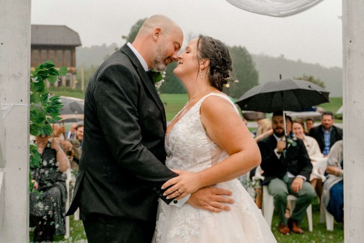 regard-complice-maries-premier-baiser