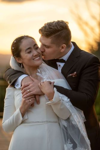 rire-eclatant-couple-moment-naturel