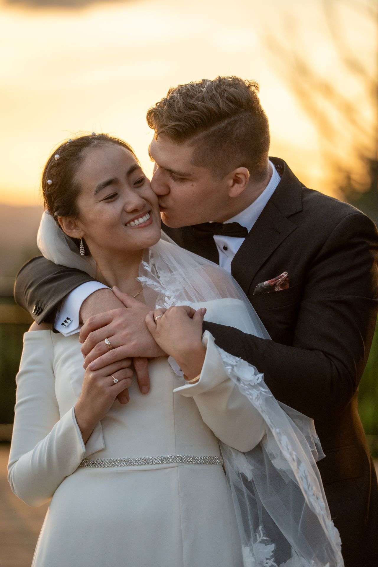 rire-eclatant-couple-moment-naturel