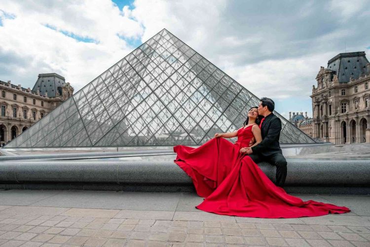 seance-couple-mariage-destination-paris-louvre